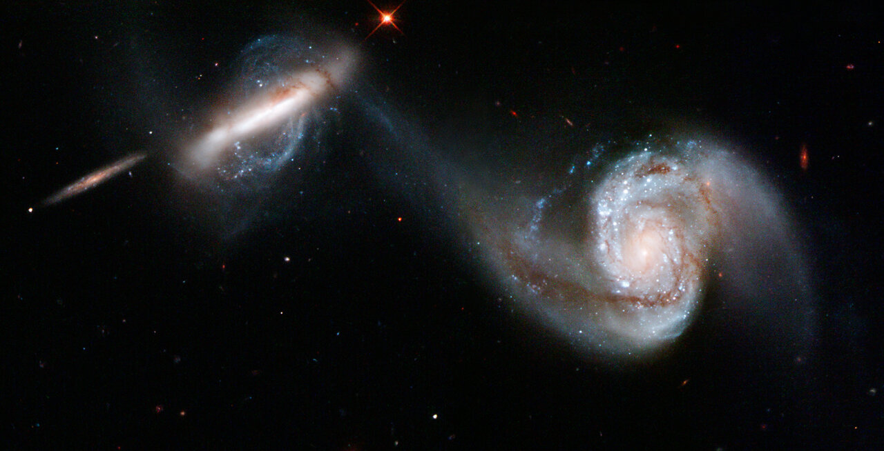 《自然天文学》：新研究揭示超大质量黑洞SMBHs如何以气体云为食