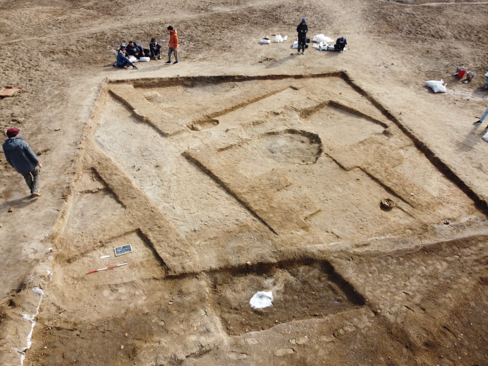 在伊拉克南部的拉加什遗址发掘时间的考古流逝