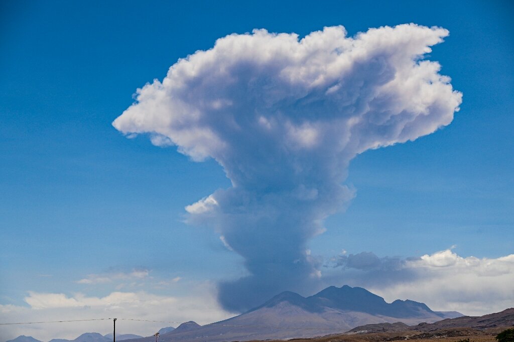 拉斯卡尔火山有越来越多的活动迹象 智利当局加强了警戒