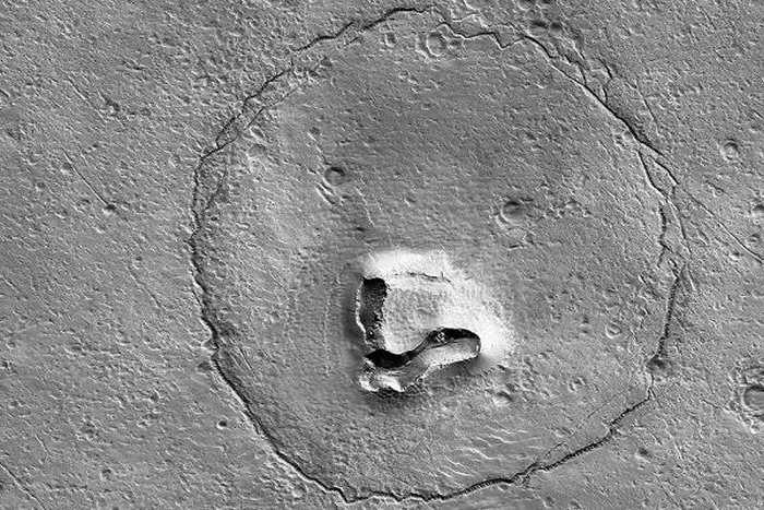火星上有个熊脸陨石坑？
