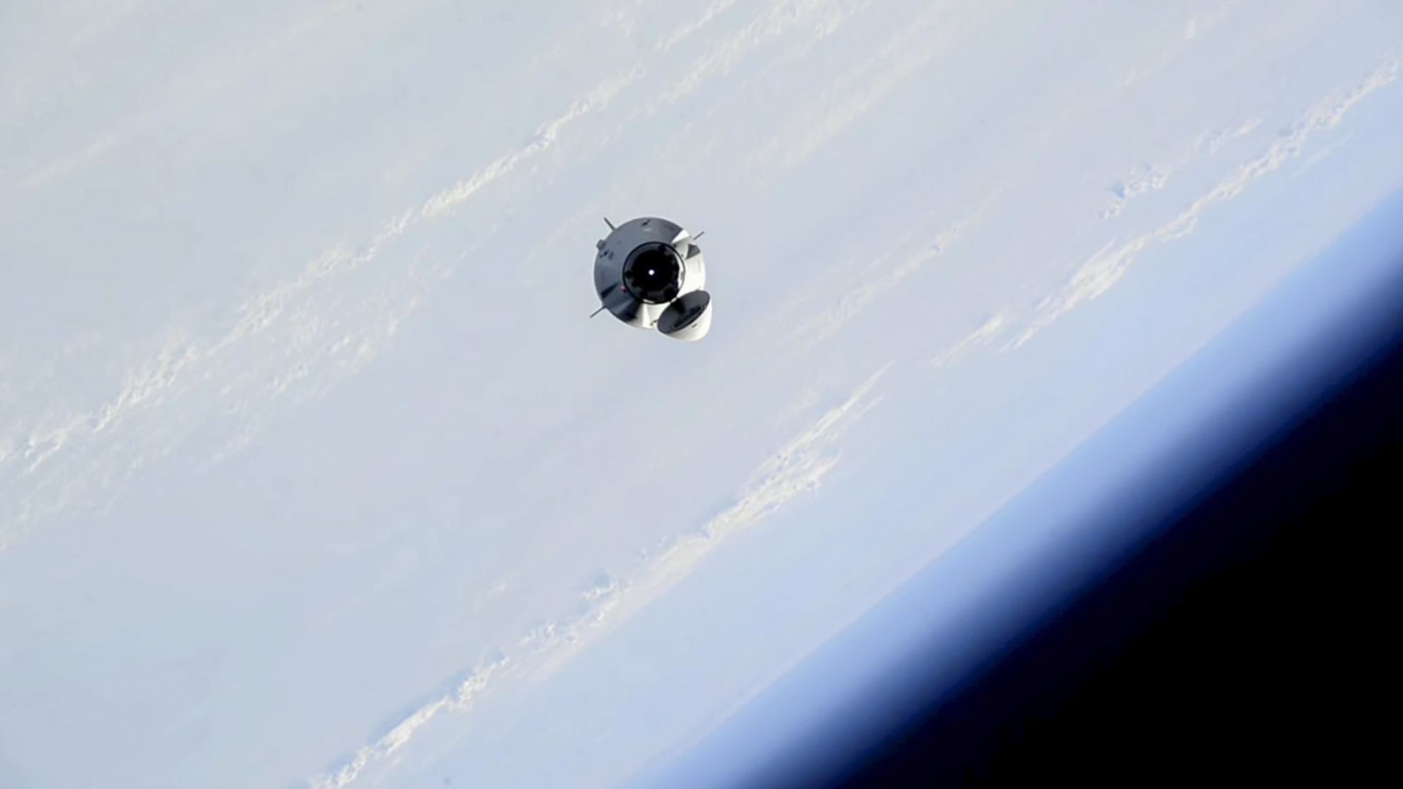 SpaceX Crew-6任务接近国际空间站的惊人画面