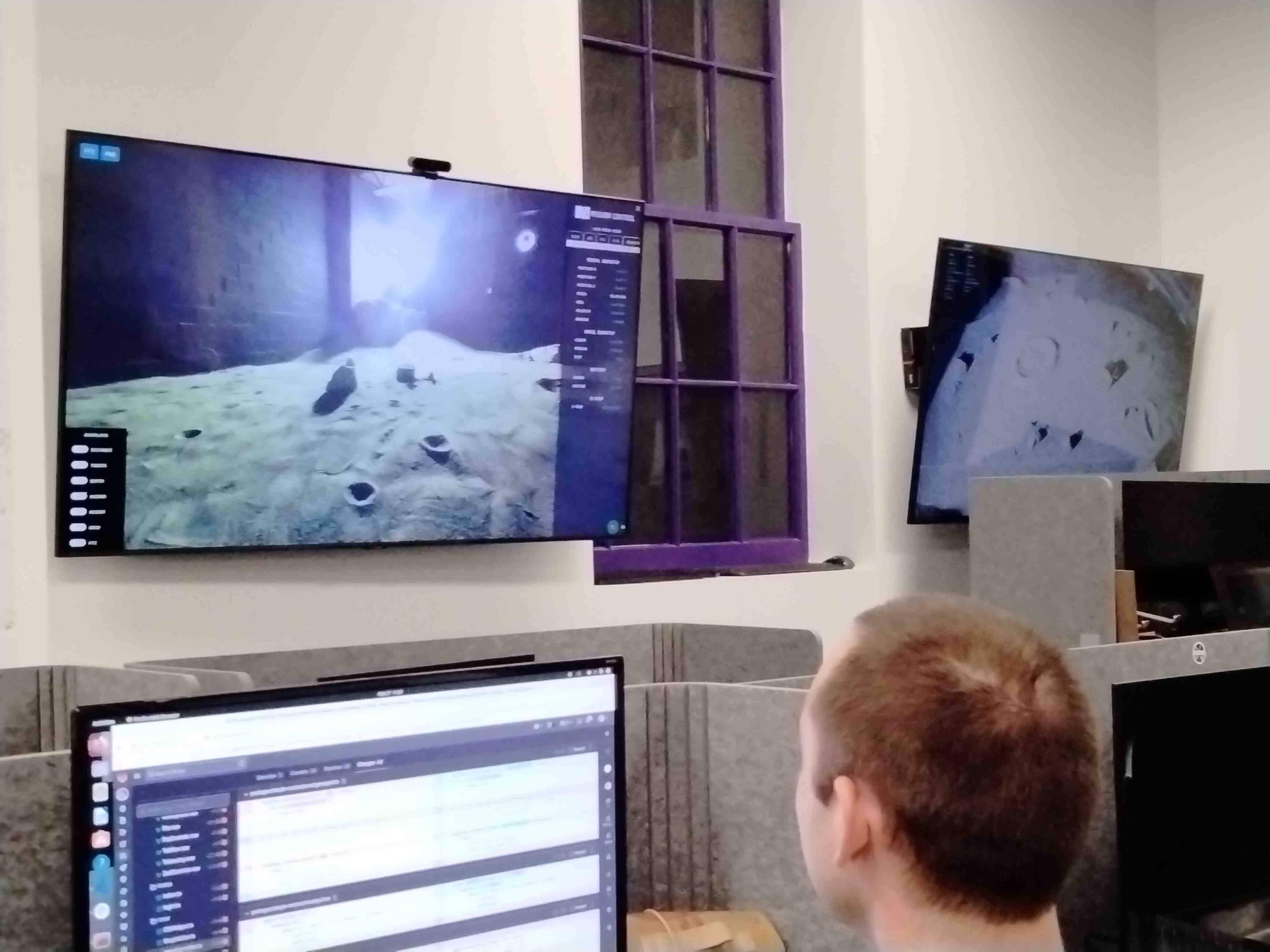Clearpath Robotics的月球车Max正在加拿大渥太华一个类似月球的设施中进行测试