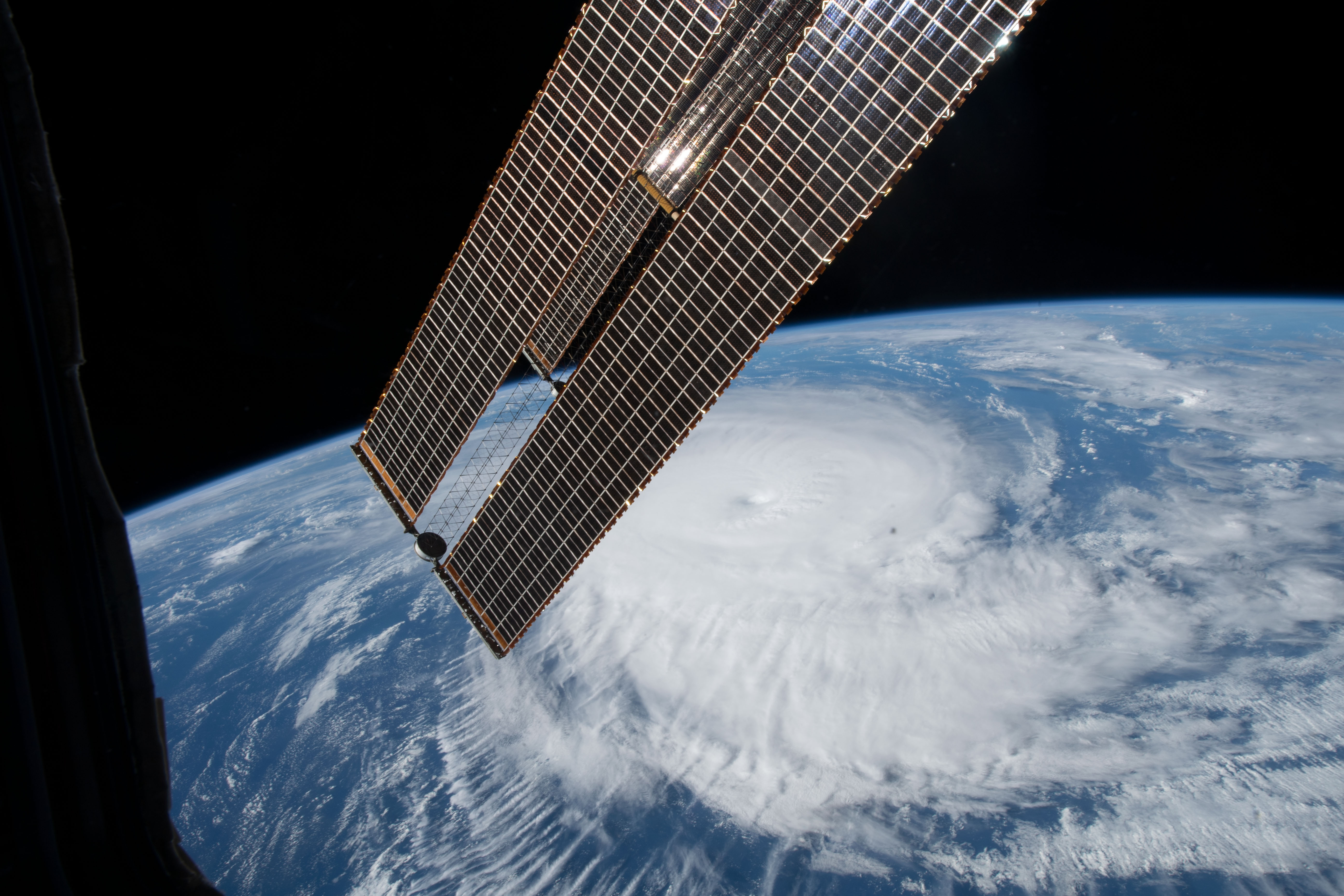 从国际空间站拍摄的飓风弗雷迪