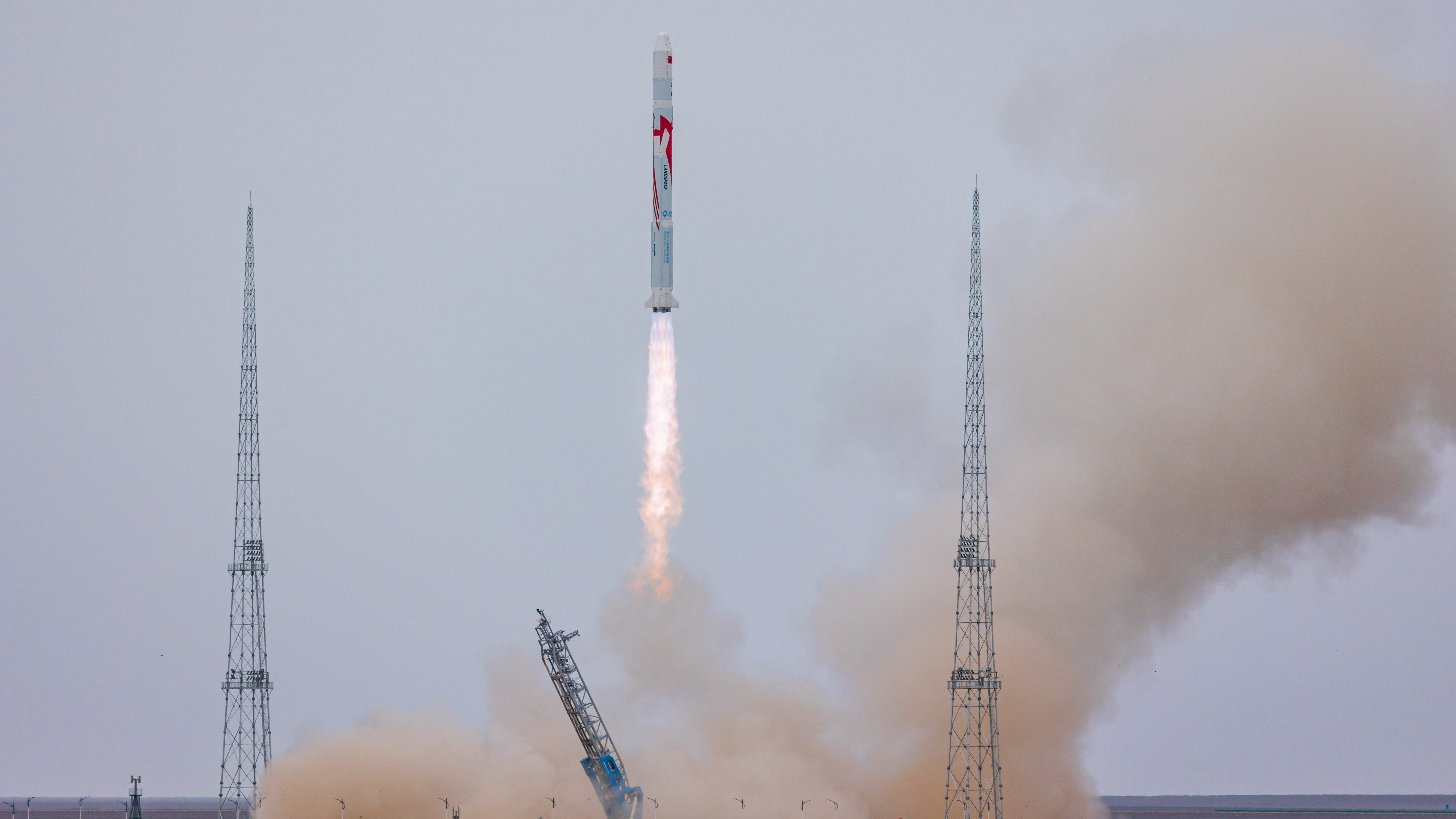 世界上首次：中国Landspace公司发射了一枚甲烷燃料火箭朱雀2号进入轨道