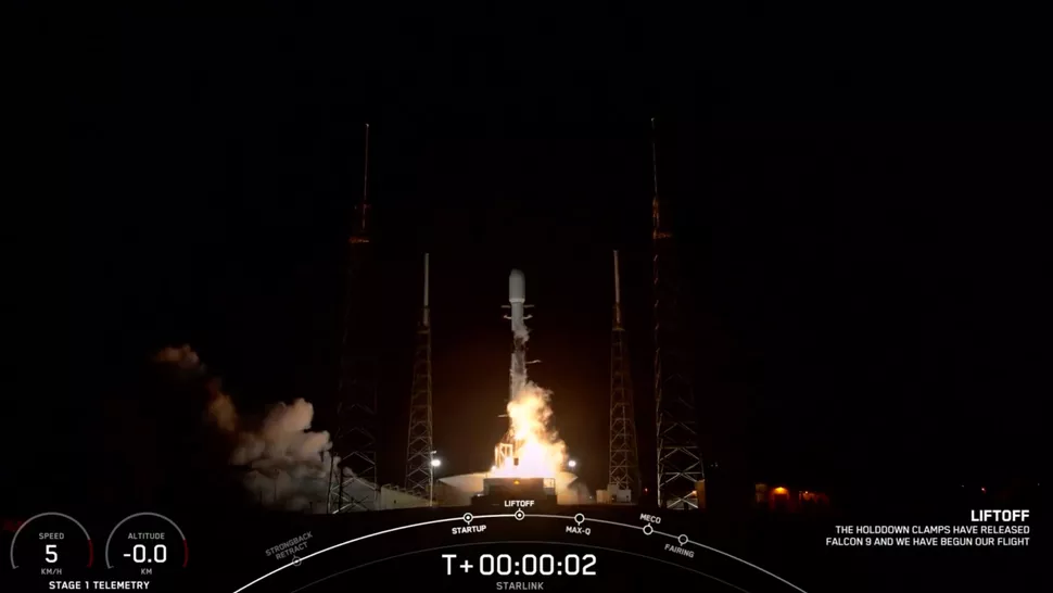 SpaceX发射22颗Starlink卫星，将火箭降落在海上的船上