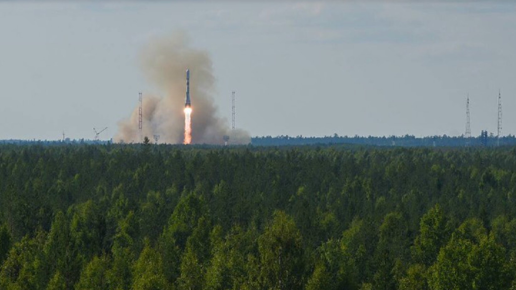 俄罗斯火箭碎片从太空坠落，在澳大利亚南部形成壮观的火球