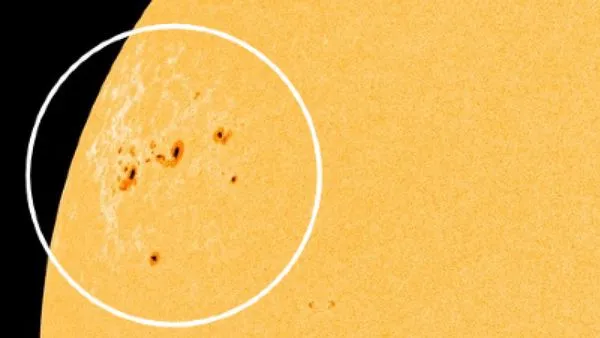 比地球宽15倍的太阳黑子群可能很快就会用太阳风暴袭击我们