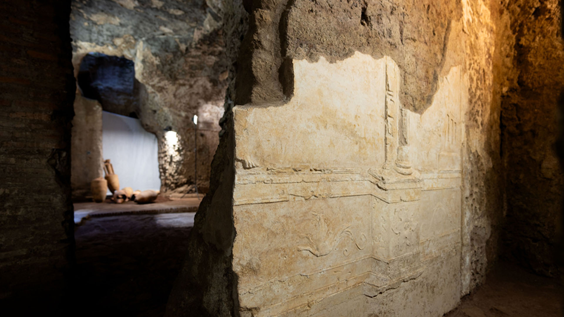 ����������סլ����2300��ǰ������Ƕ��