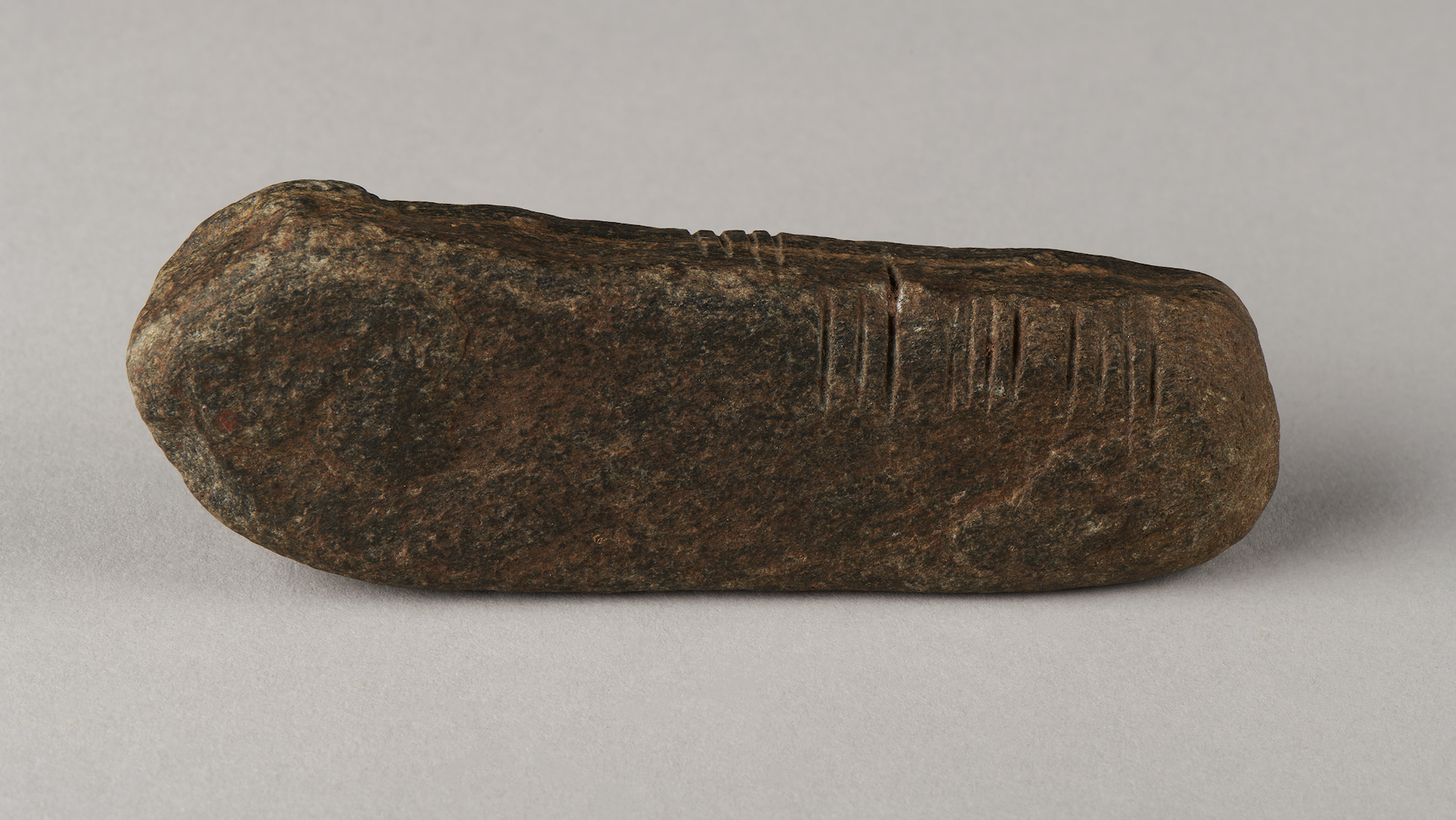 英国花园中发现1600年前爱尔兰铭文的石头