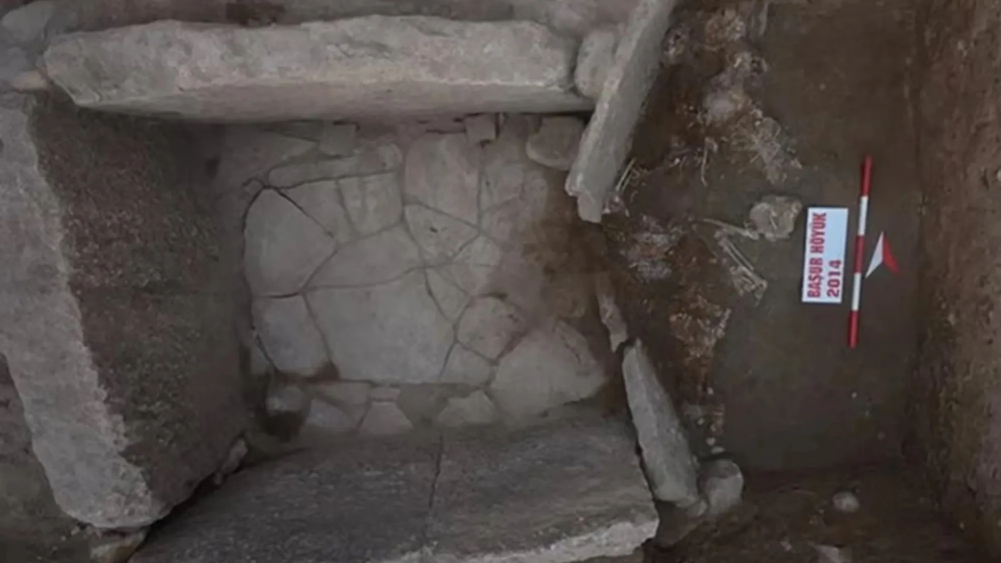 在古代美索不达米亚墓地发现的牺牲青少年