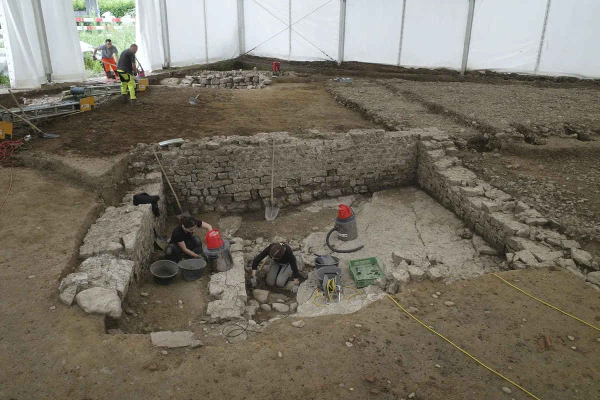 ��ʿס����Ŀ�·��ֵĹ�����Ӥ��Ĺ��