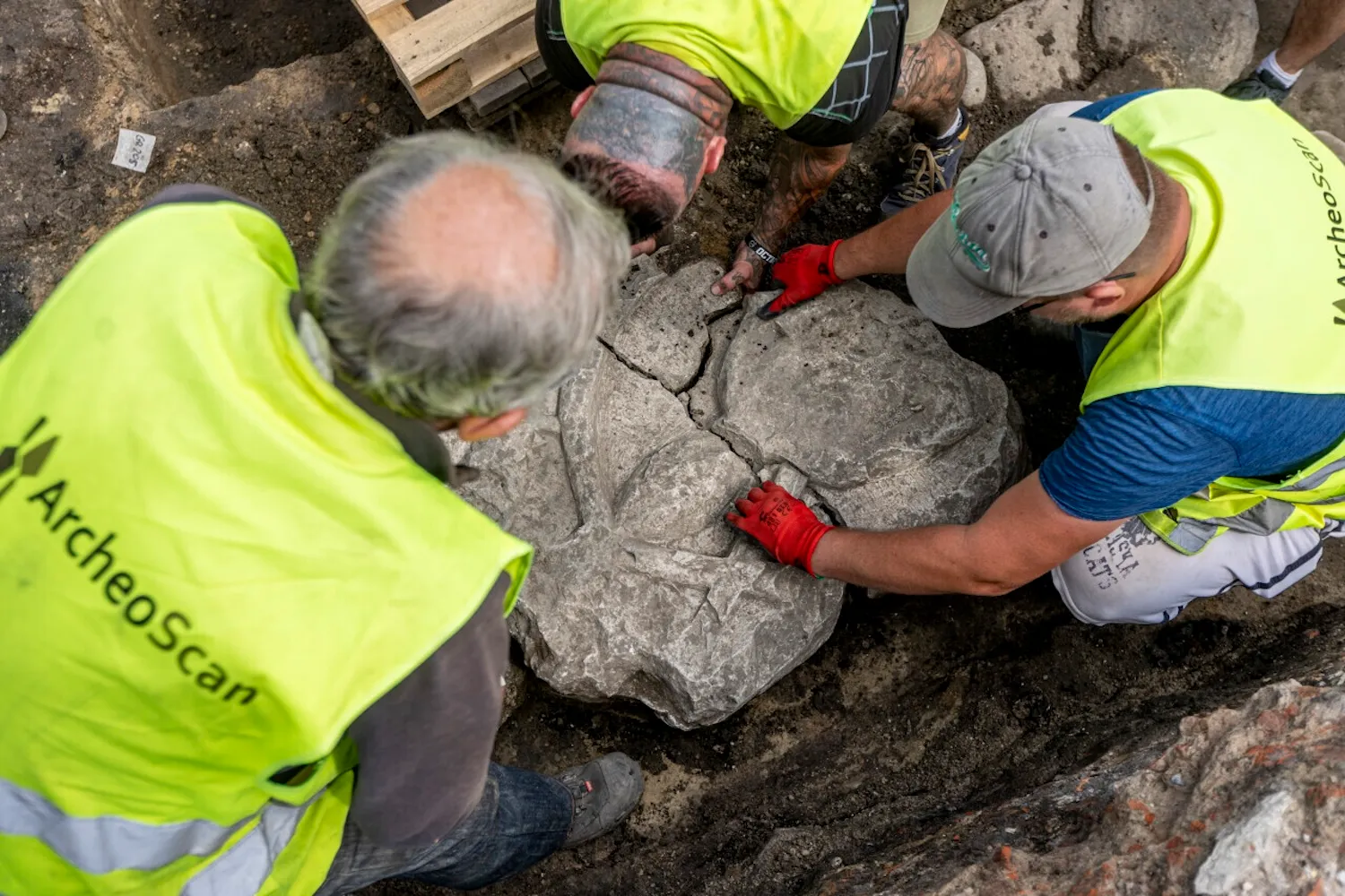 波兰港口城市格但斯克冰淇淋店下发现中世纪骑士墓