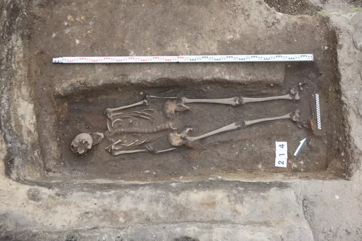 波兰港口城市格但斯克冰淇淋店下发现中世纪骑士墓