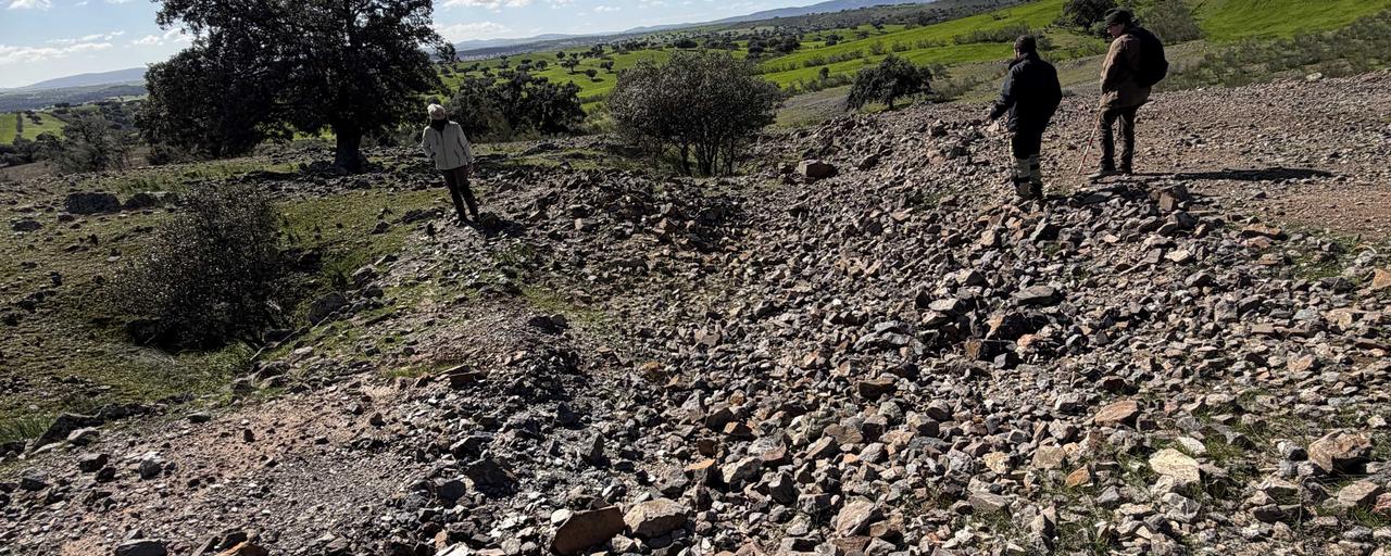 ����������ͭʱ����ɽ���ܽ�����˹������ά����ͭ����Դ