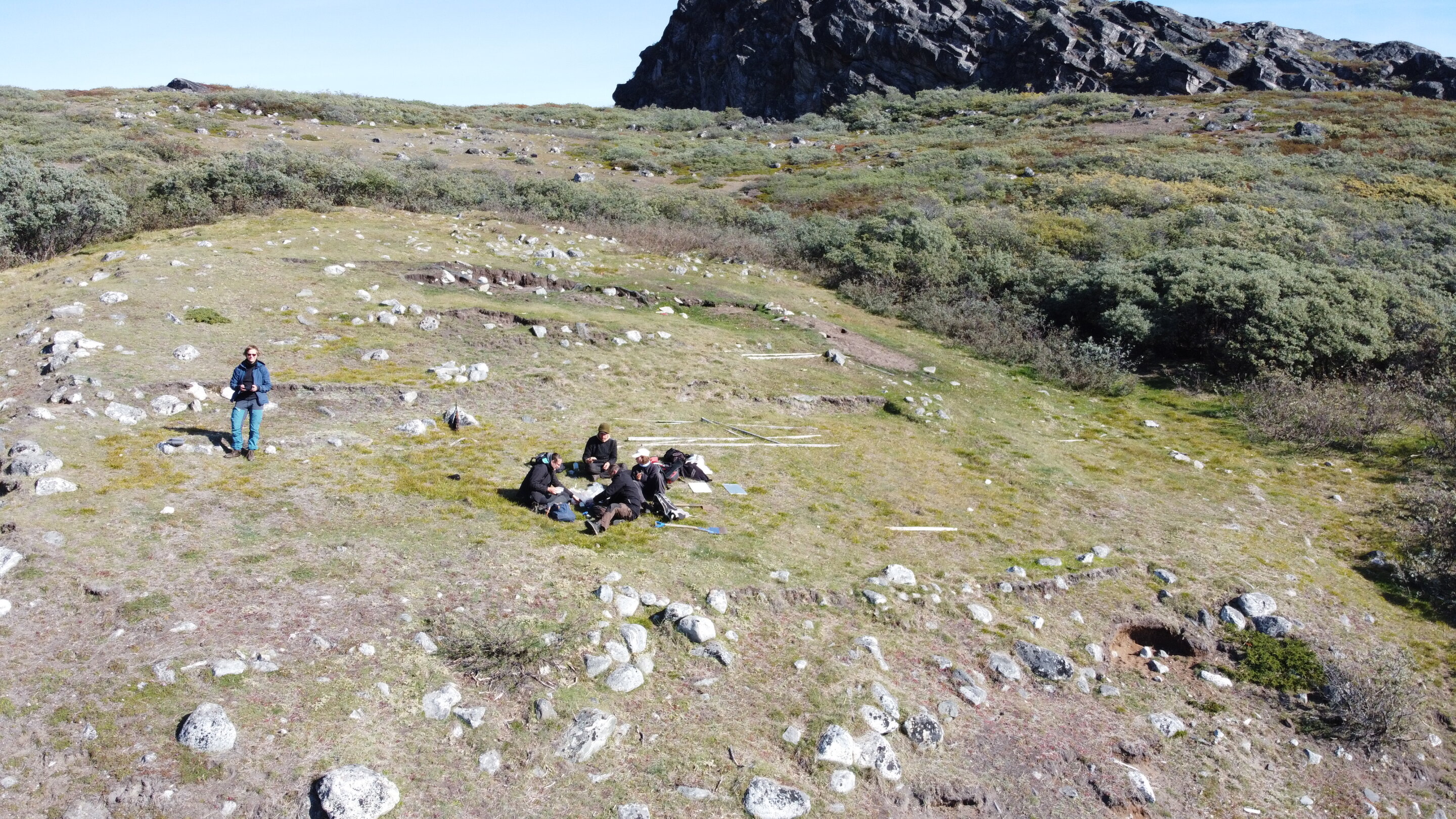 冰冻的格陵兰岛保留了4500年的农场、海豹猎场和厕所