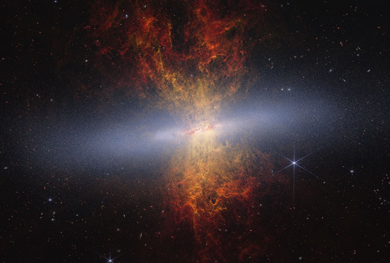 ղķ˹��Τ��̫����Զ����ʾMessier 82�����ص�1650��ź���