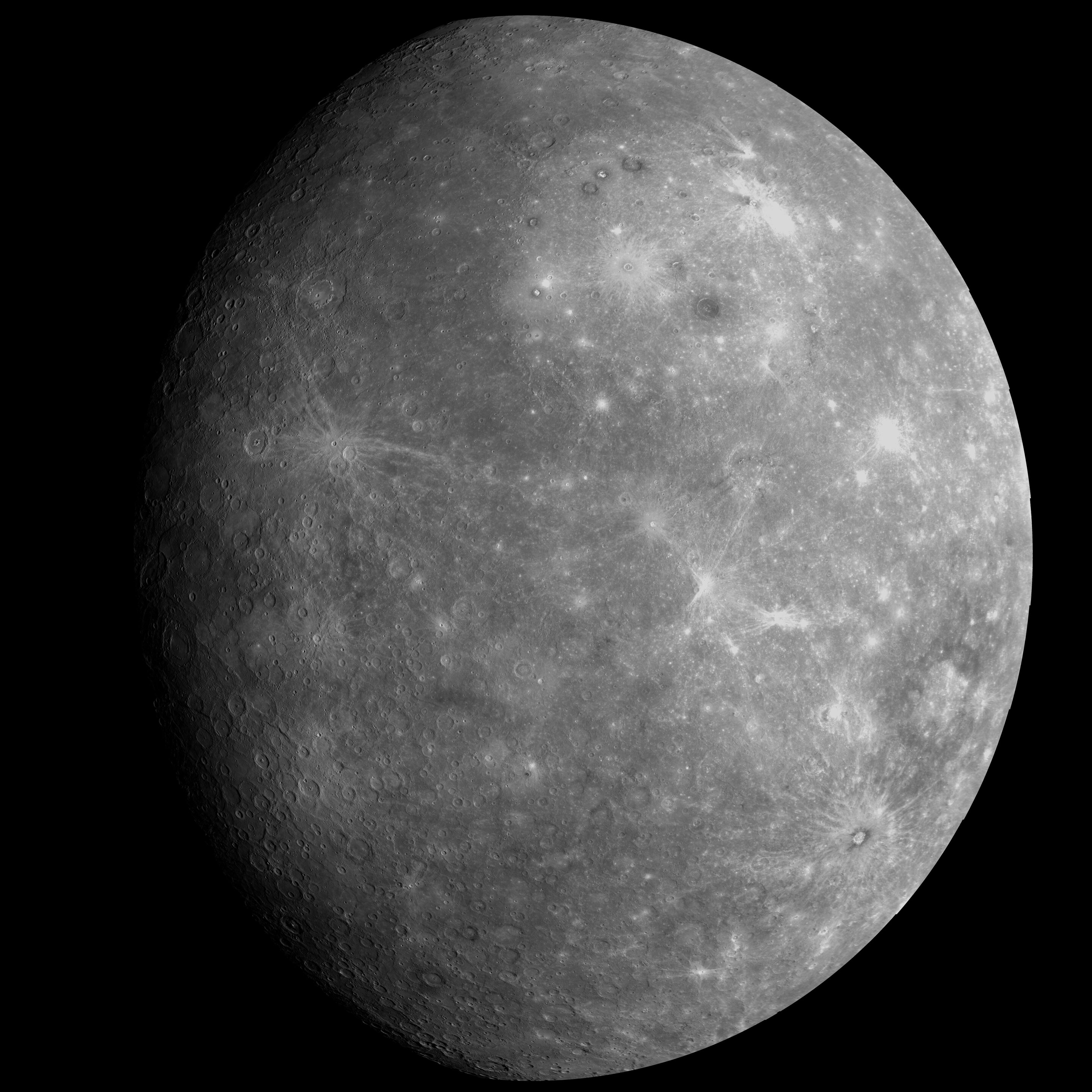 一对航天器在近十年航行后逐渐接近水星