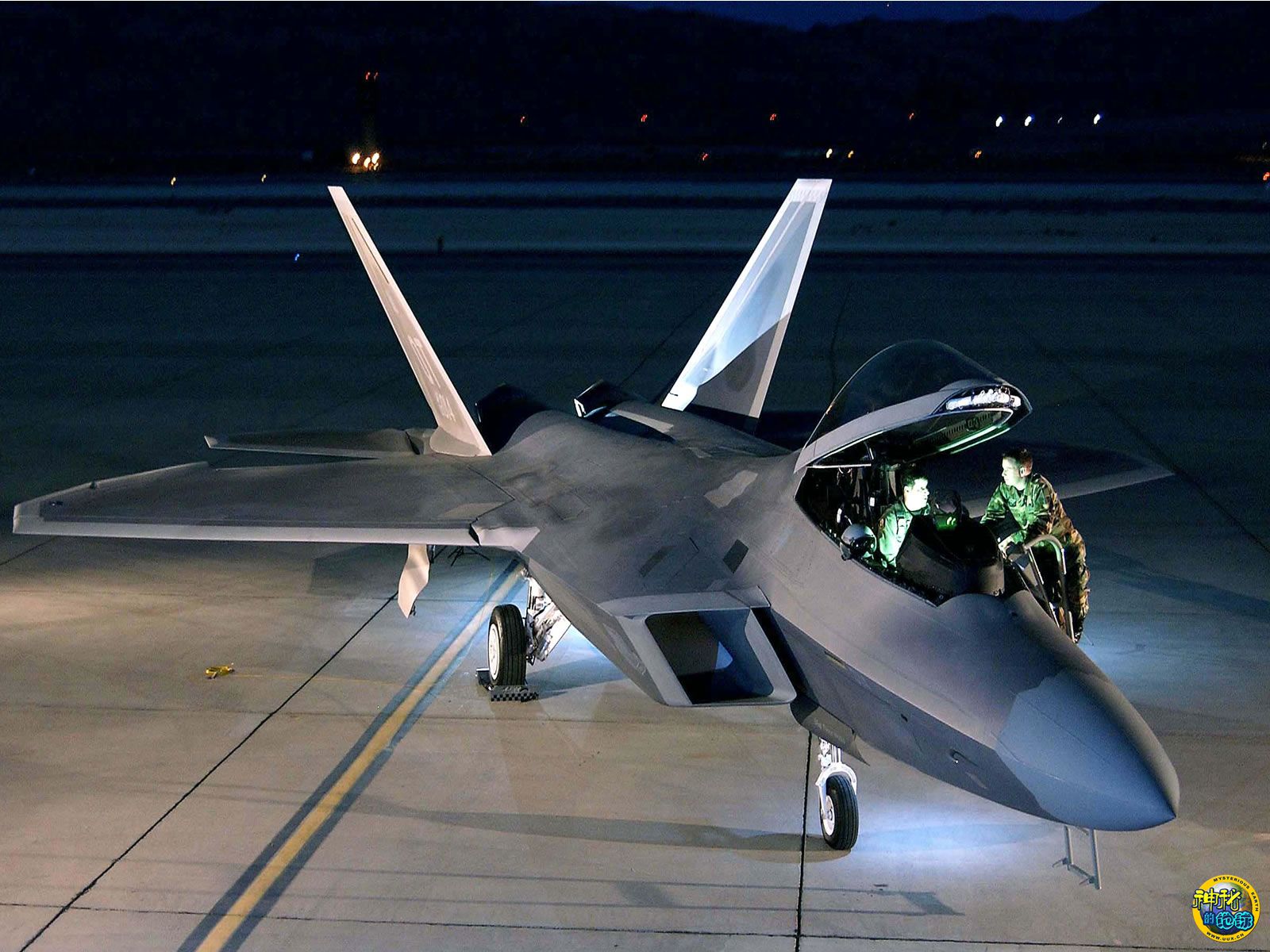 f-22a"猛禽"隐形战斗机