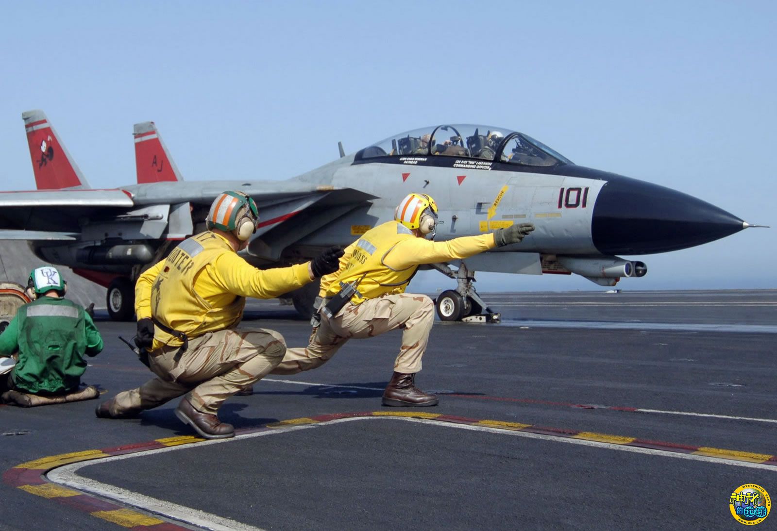 美国航空母舰战斗机起降