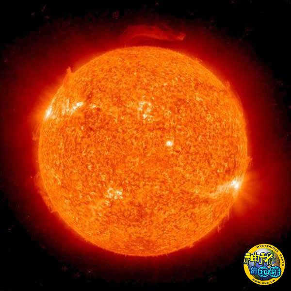 在这张由美宇航局太阳及日光层探测仪(soho)拍摄的照片中,太阳喷发出