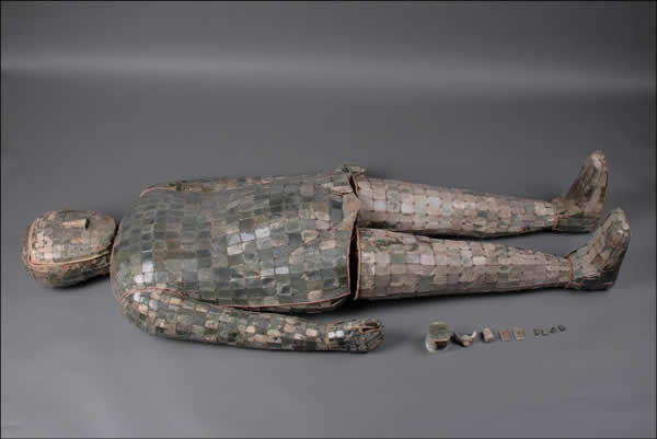 满城汉墓发现金缕玉衣