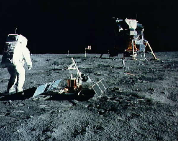 揭秘美国阿波罗载人登月工程回顾及真假
