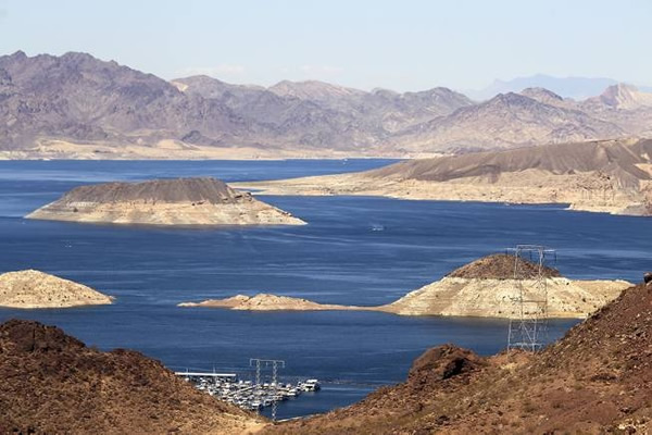 全市依赖位于市外的人造湖米德湖(lake mead)供应水源,但科学家指当地