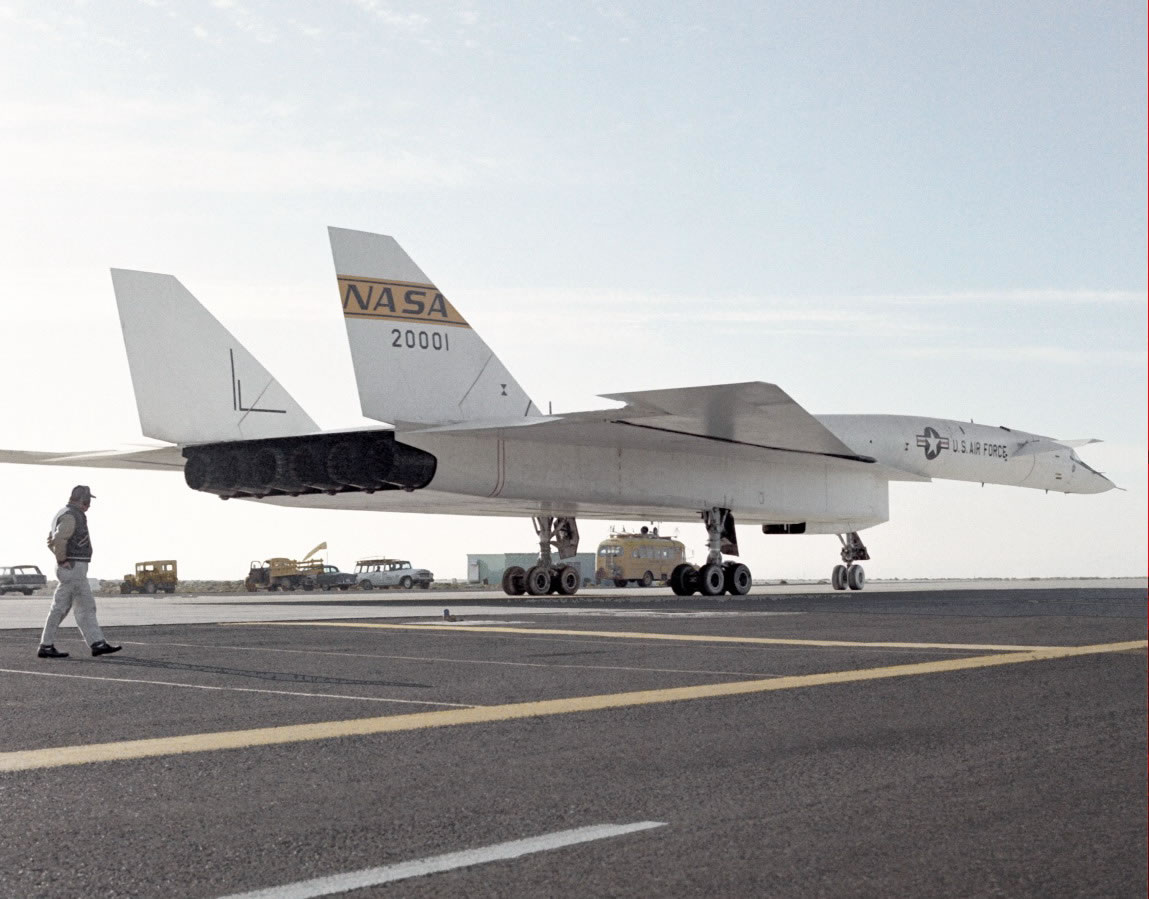 仅存一架的美国巨型超音速战略核轰炸机xb70瓦尔基里