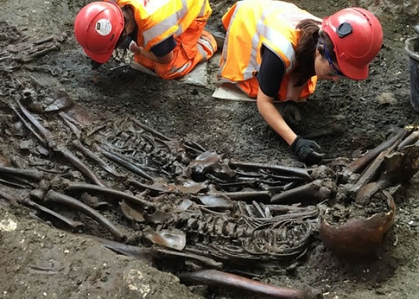 英国伦敦铁路地盘发现1665年大瘟疫死者骸骨