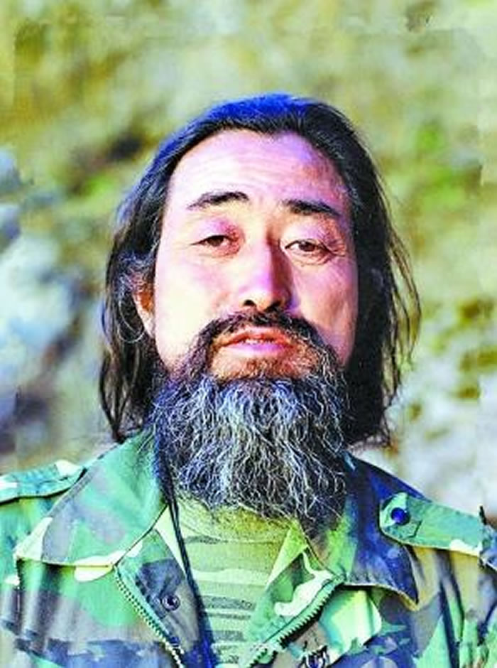 中国民间野人探索第一人张金星栖身神农架22年寻找野人