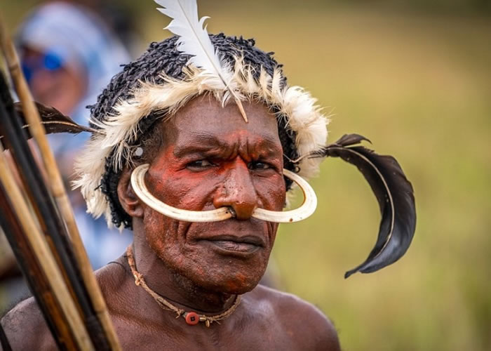 新加坡摄影师深入印尼传统部落达尼族揭开他们鲜为人知的文化