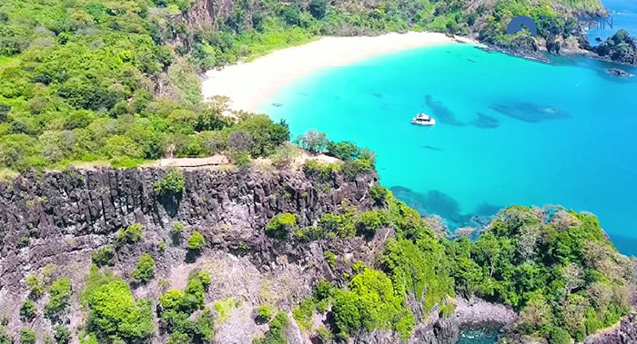 巴西桑乔湾海滩baiadosancho获评2019年全球最佳海滩